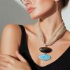 Medalla Elegante de Ámbar y Larimar en Cordón de Perlas